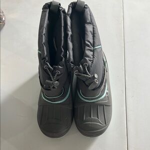 Black and Green High-Top Rain and Snow Boots with Quilted Design